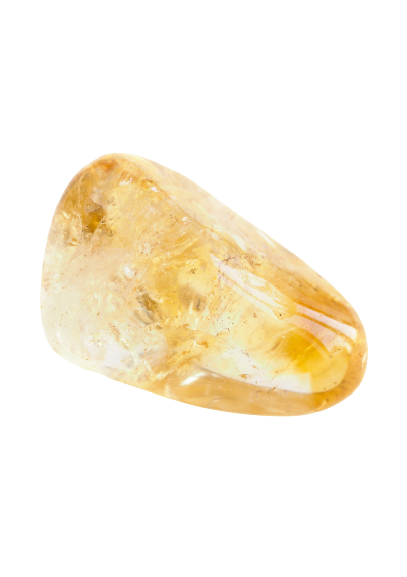 Photographie d’une pierre de citrine jaune doré, lumineuse et translucide, aux reflets solaires chauds, posée sur un fond clair. Symbole de joie, d’abondance et d’énergie positive.