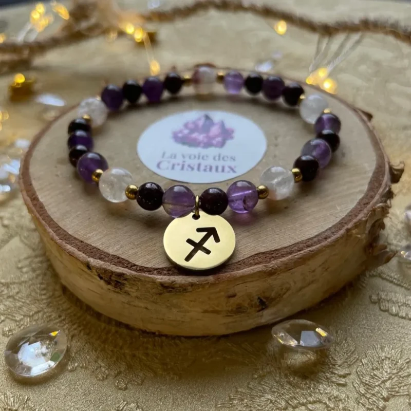 Breloque signe Sagittaire sur bracelet astrologique en pierres naturelles