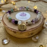Breloque astrologique Gémeaux sur bracelet en pierres naturelles