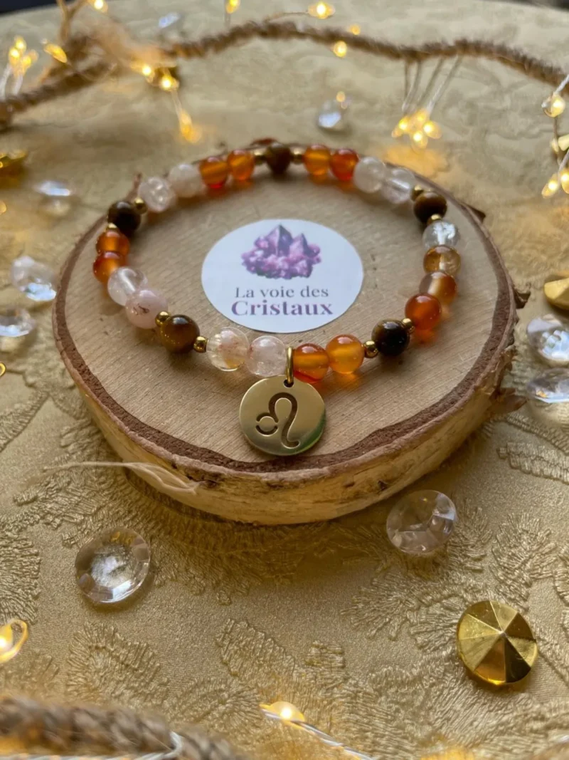 Breloque signe Lion sur bracelet astrologique en pierres naturelles